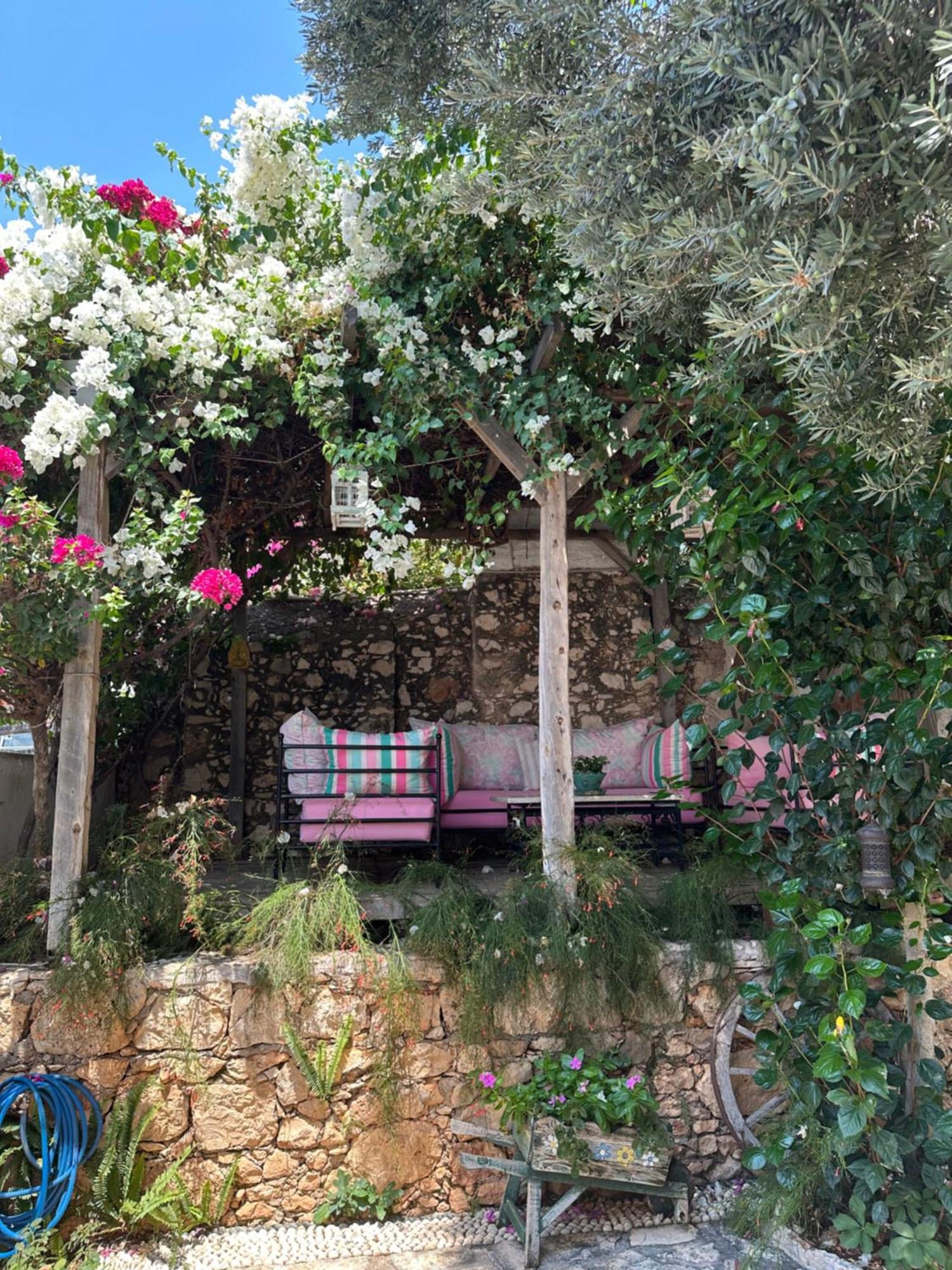 The White House Kalkan Exteriör bild